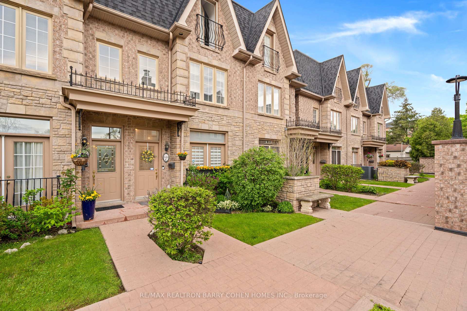 Front of 544C Scarlett Road