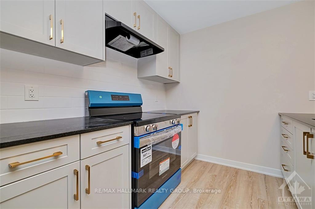 Photo 4 of 506 PARNIAN Private, Ottawa, Barrhaven - Half Moon Bay — HOMEH