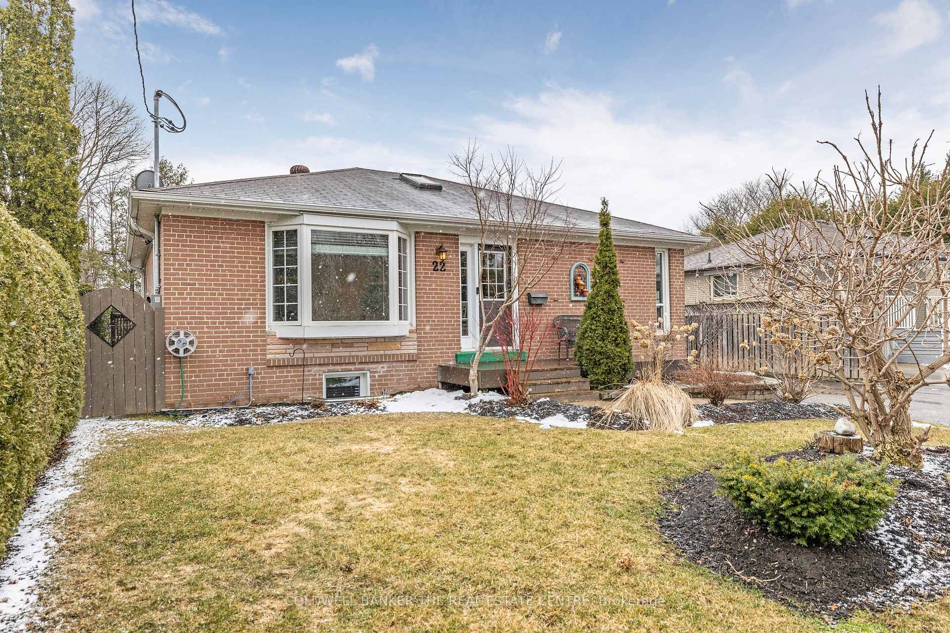 Photo 3 of 22 Stoddart Drive S, Aurora, Aurora Highlands — HOMEH