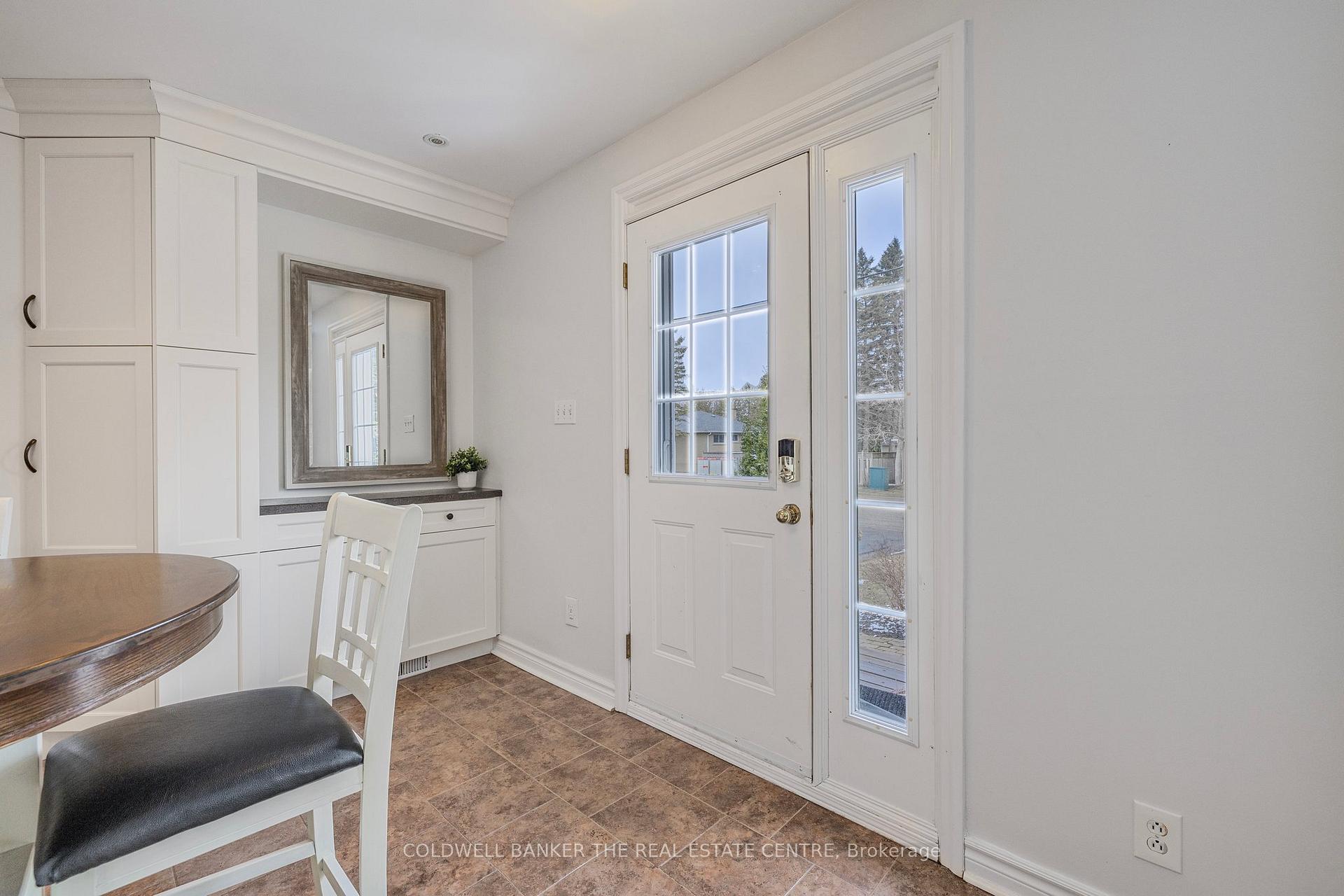 Photo 7 of 22 Stoddart Drive S, Aurora, Aurora Highlands — HOMEH