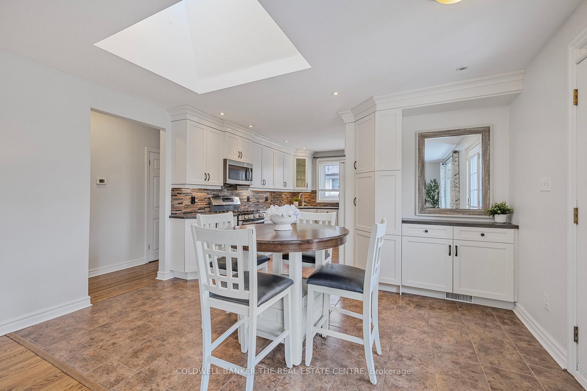 Photo 8 of 22 Stoddart Drive S, Aurora, Aurora Highlands — HOMEH