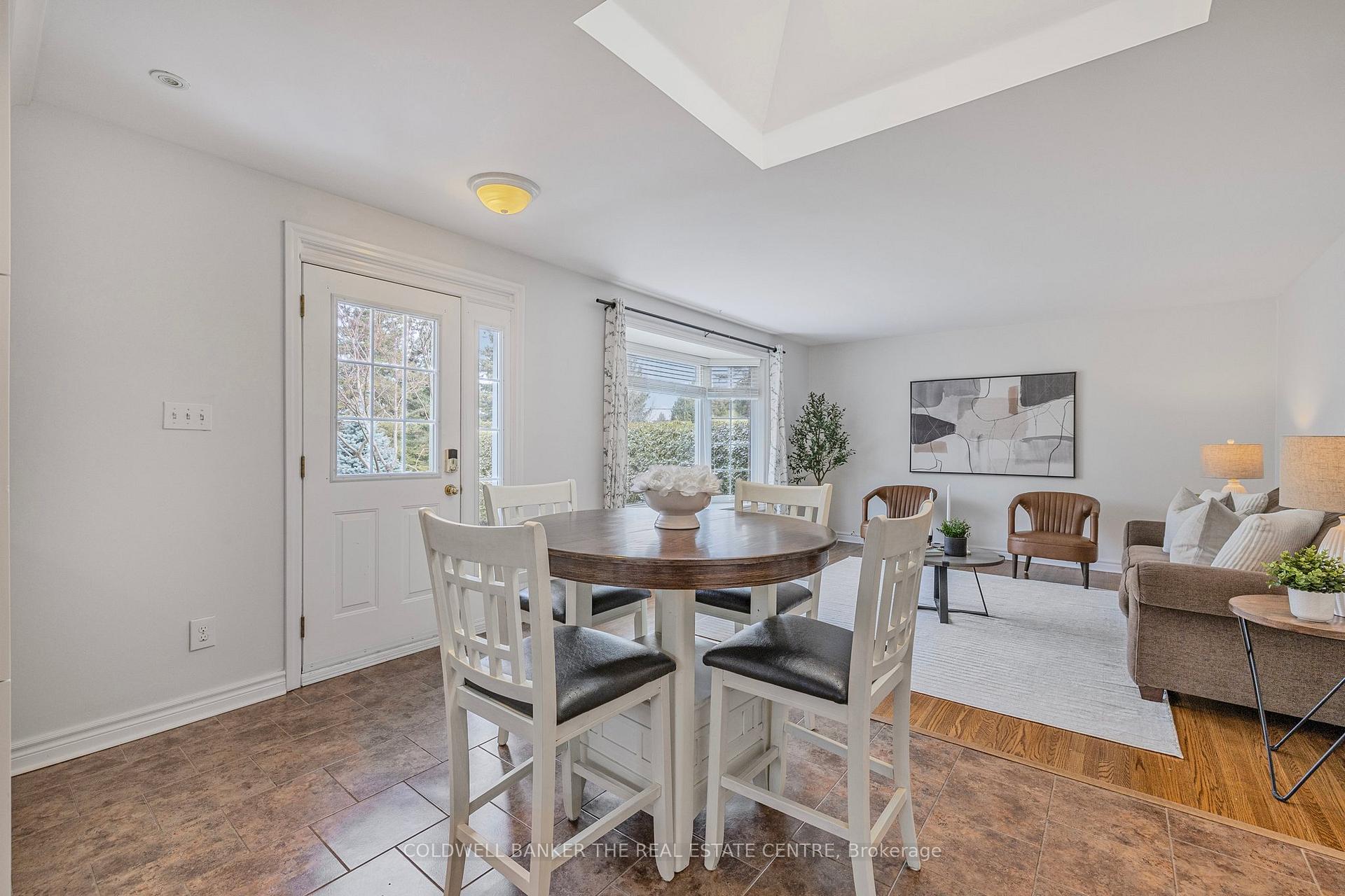Photo 10 of 22 Stoddart Drive S, Aurora, Aurora Highlands — HOMEH