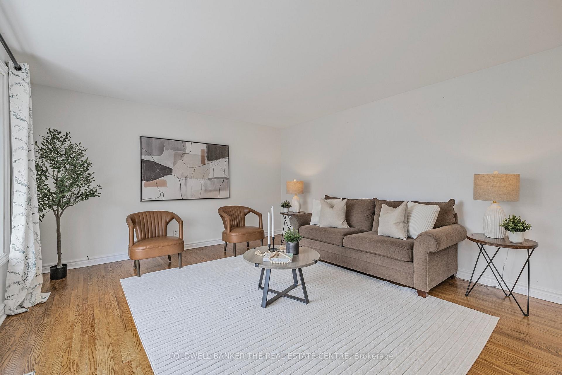 Photo 11 of 22 Stoddart Drive S, Aurora, Aurora Highlands — HOMEH