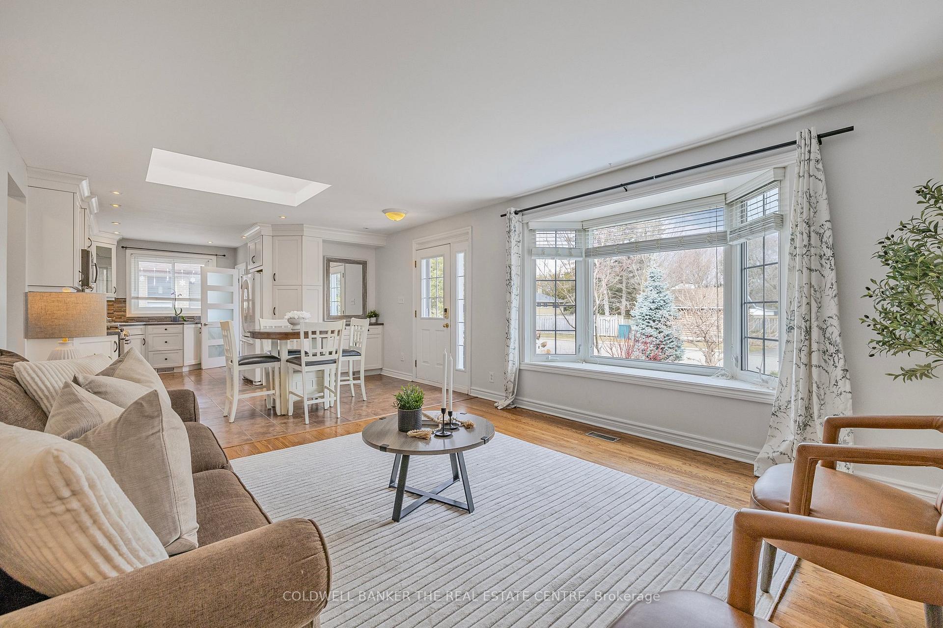 Photo 12 of 22 Stoddart Drive S, Aurora, Aurora Highlands — HOMEH