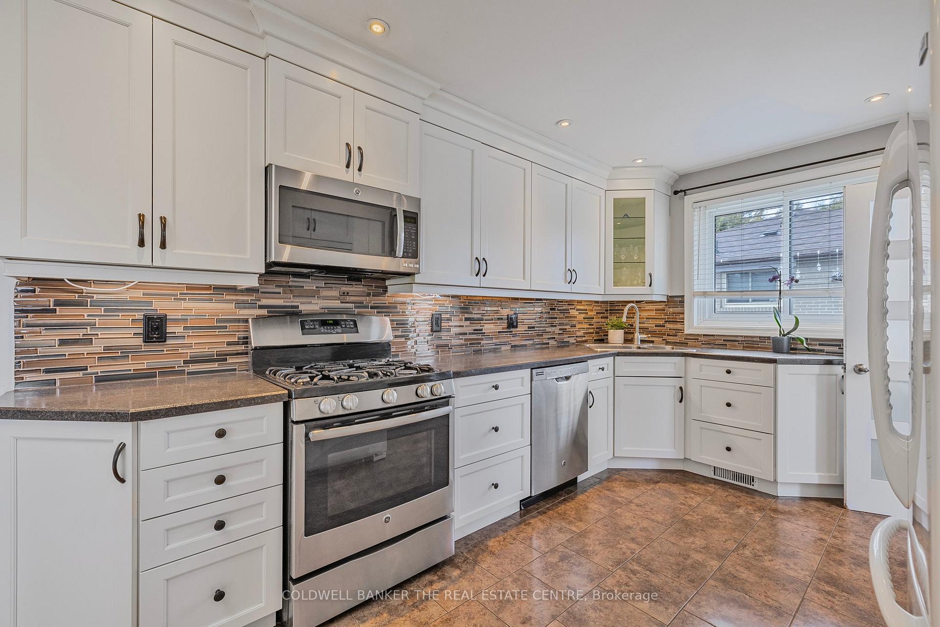Photo 16 of 22 Stoddart Drive S, Aurora, Aurora Highlands — HOMEH
