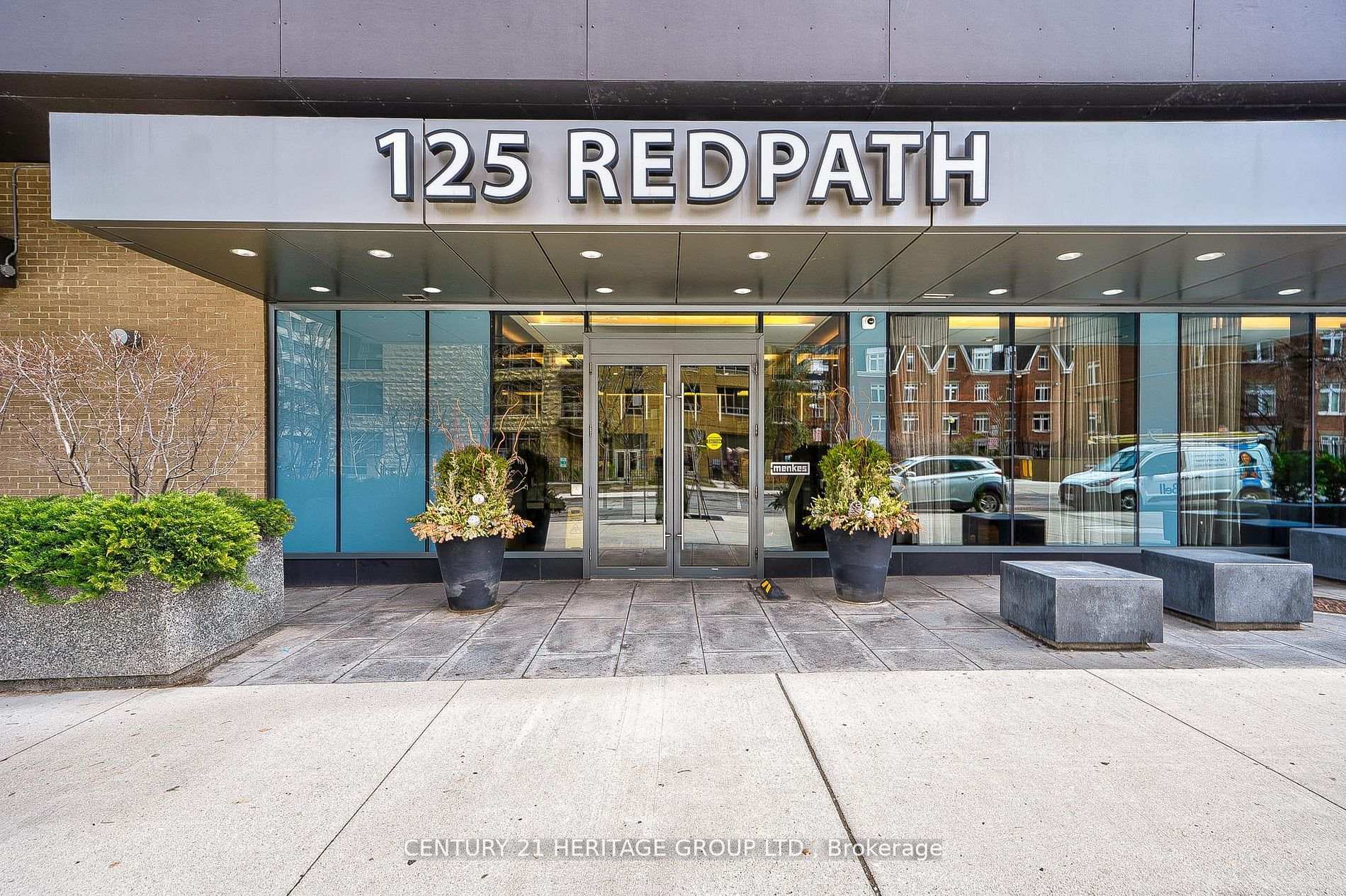Photo 3 of Unit 804, 125 Redpath Avenue, Toronto, Mount Pleasant West — HOMEH