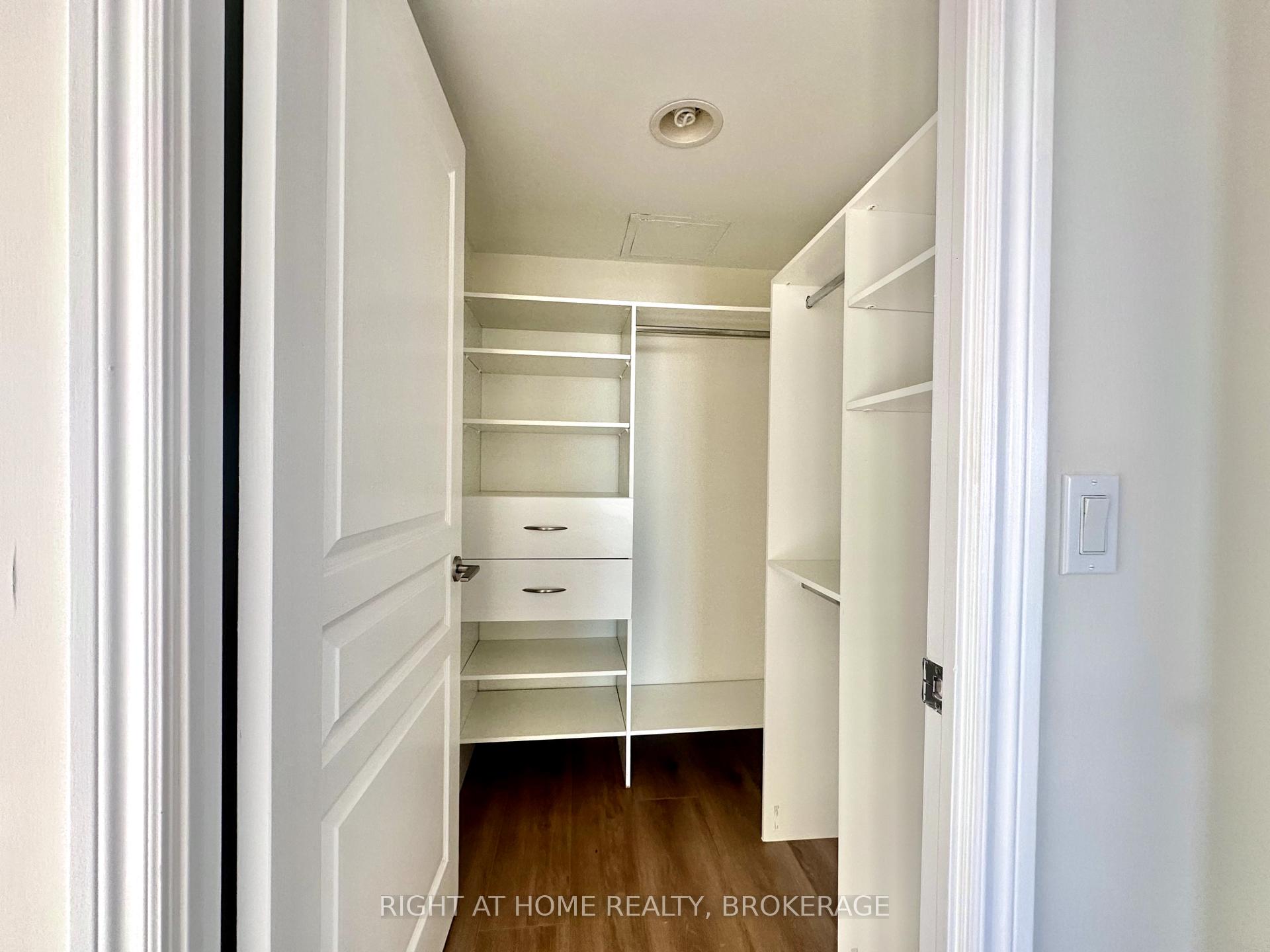 Photo 5 of Unit 1711, 7 North Park Road, Vaughan, Beverley Glen — HOMEH