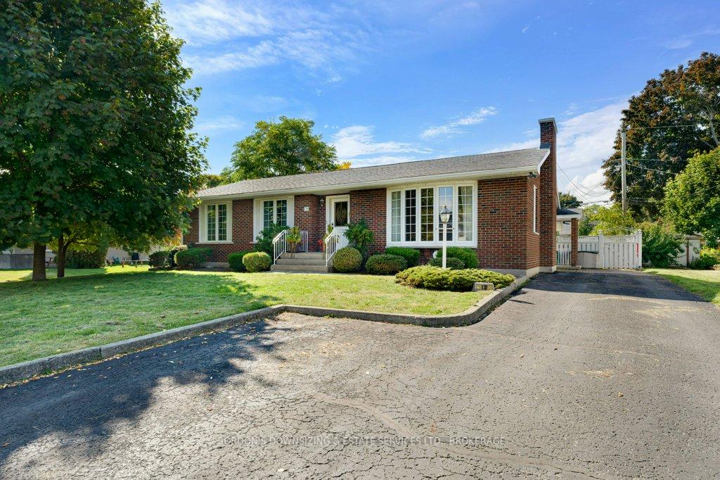 Photo 2 of 170 Elmwood Drive, Gananoque — HOMEH