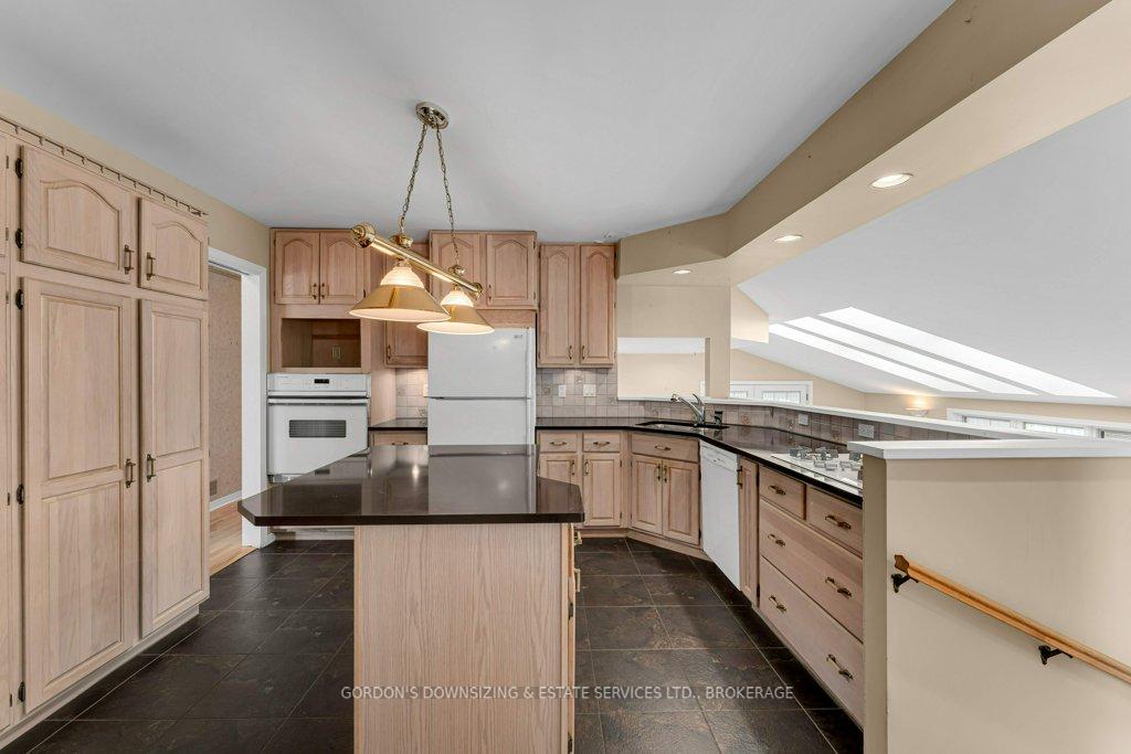 Photo 10 of 170 Elmwood Drive, Gananoque — HOMEH