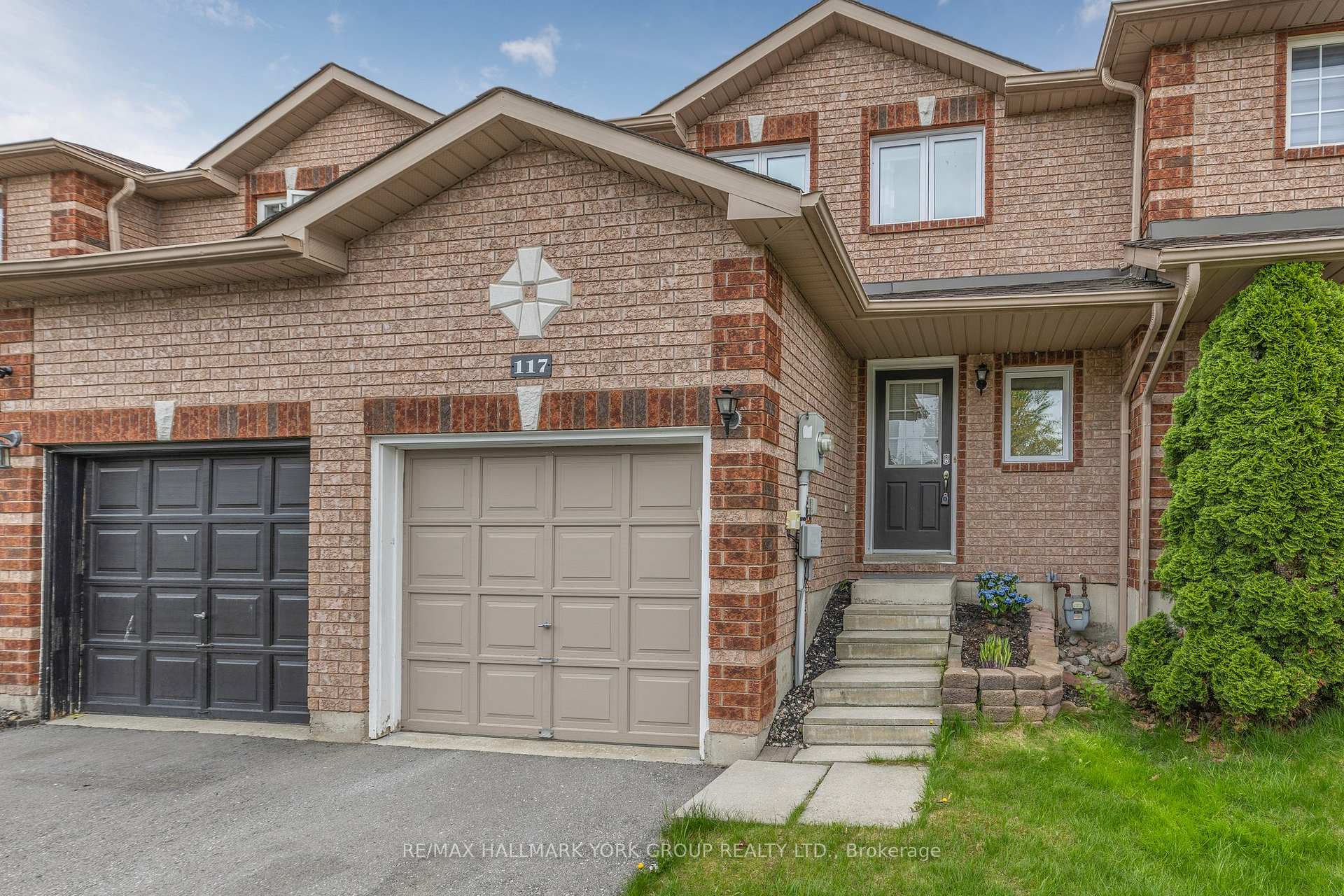 Photo 3 of 117 Nathan Crescent, Barrie, Painswick South — HOMEH