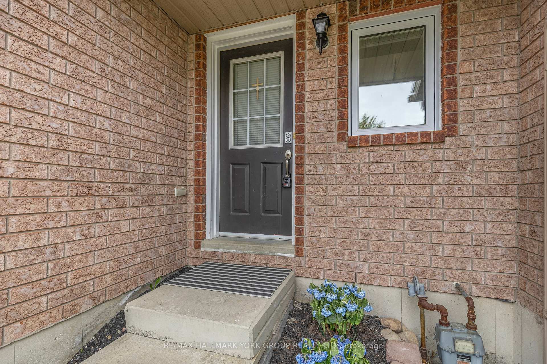 Photo 4 of 117 Nathan Crescent, Barrie, Painswick South — HOMEH