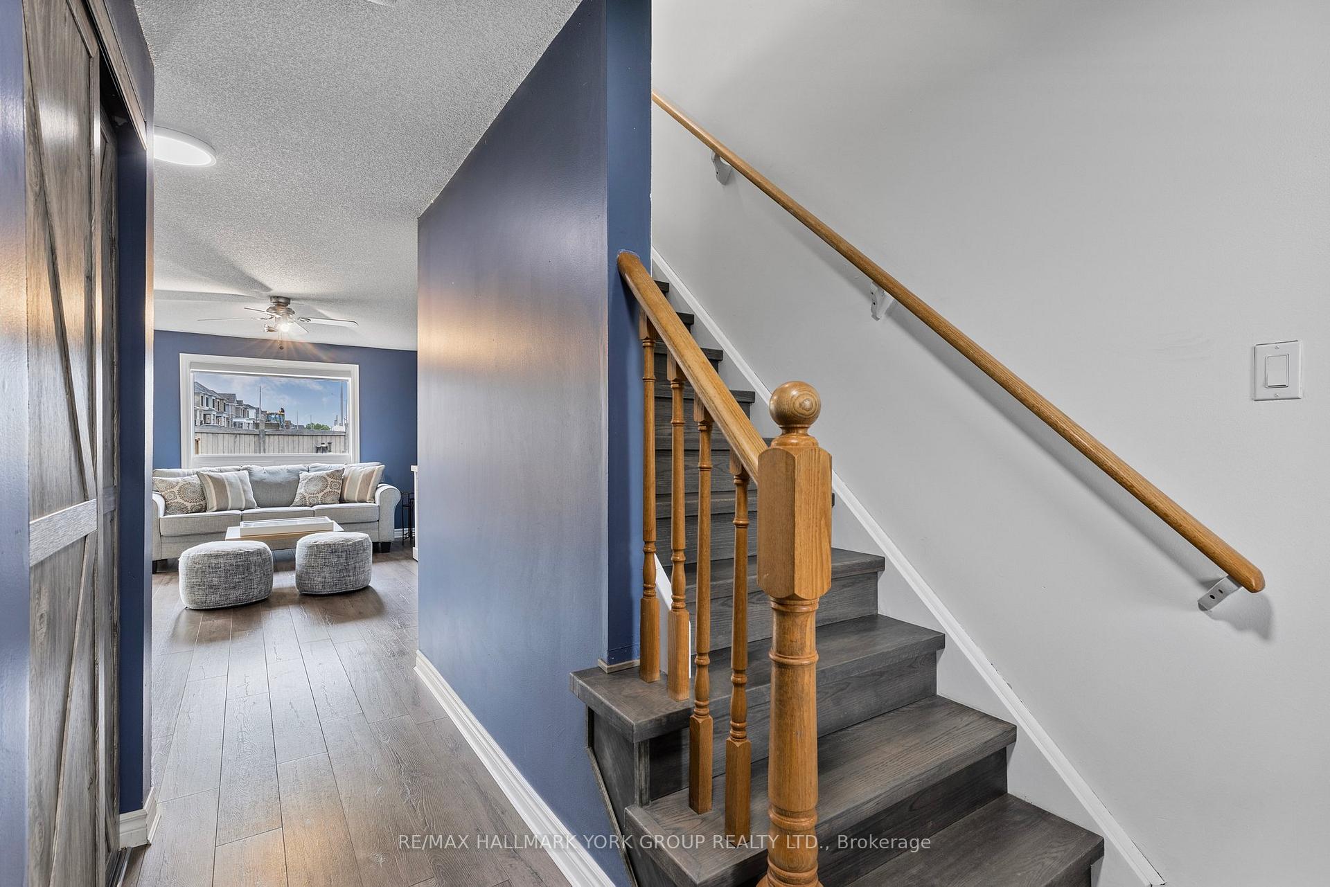 Photo 5 of 117 Nathan Crescent, Barrie, Painswick South — HOMEH