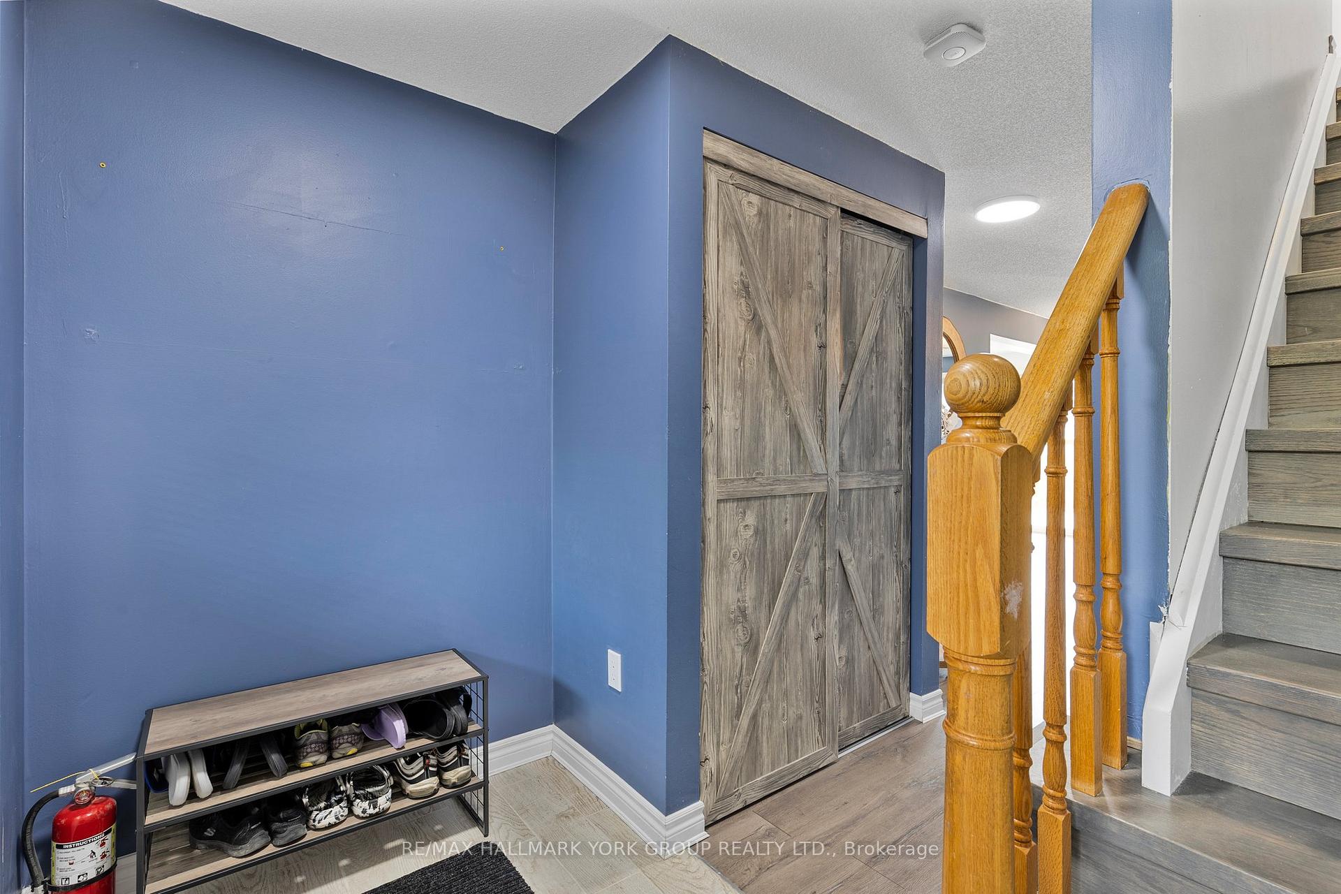 Photo 6 of 117 Nathan Crescent, Barrie, Painswick South — HOMEH