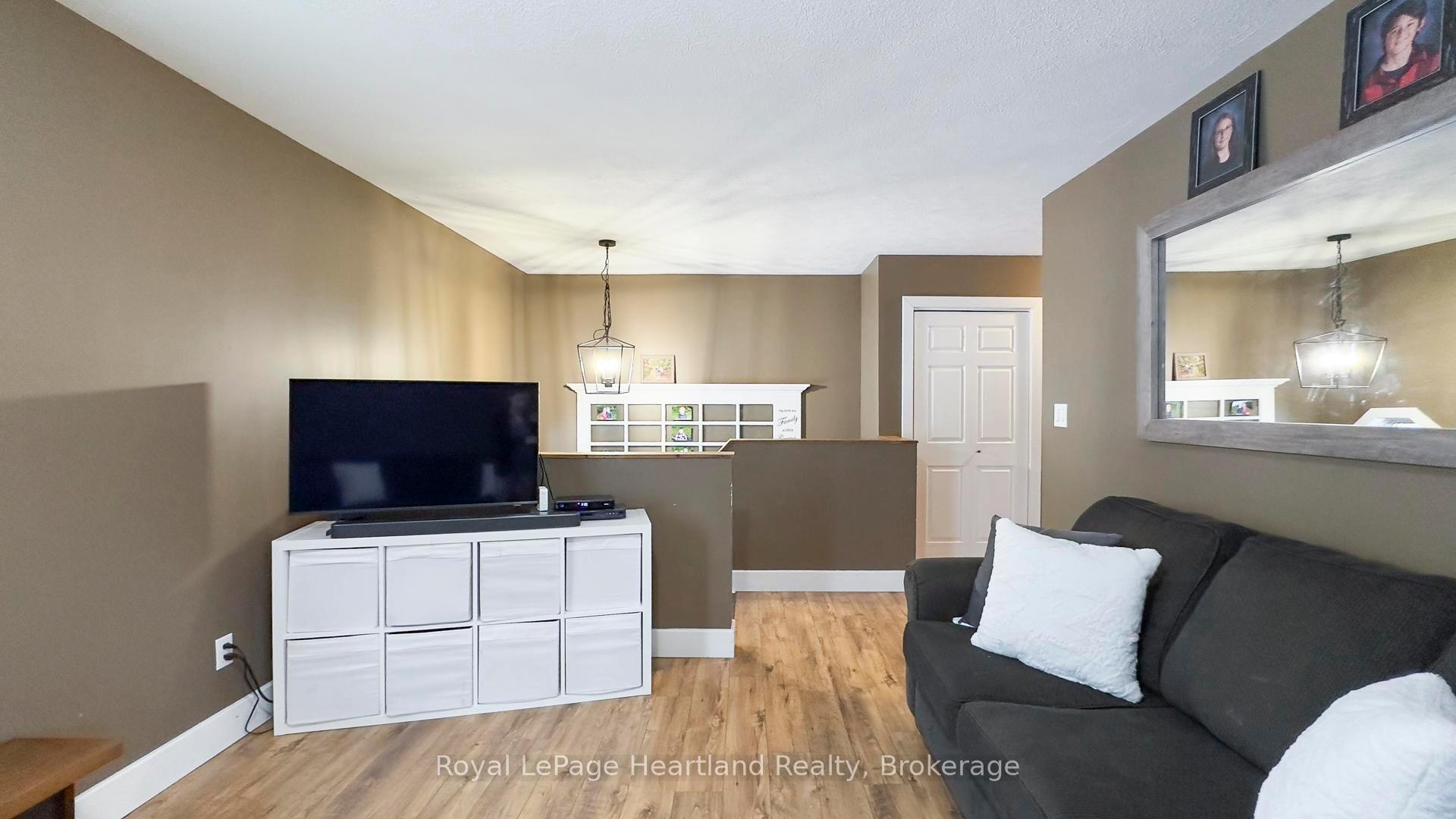 Photo 4 of 223 Bennett Street E, Goderich, Goderich (Town) — HOMEH