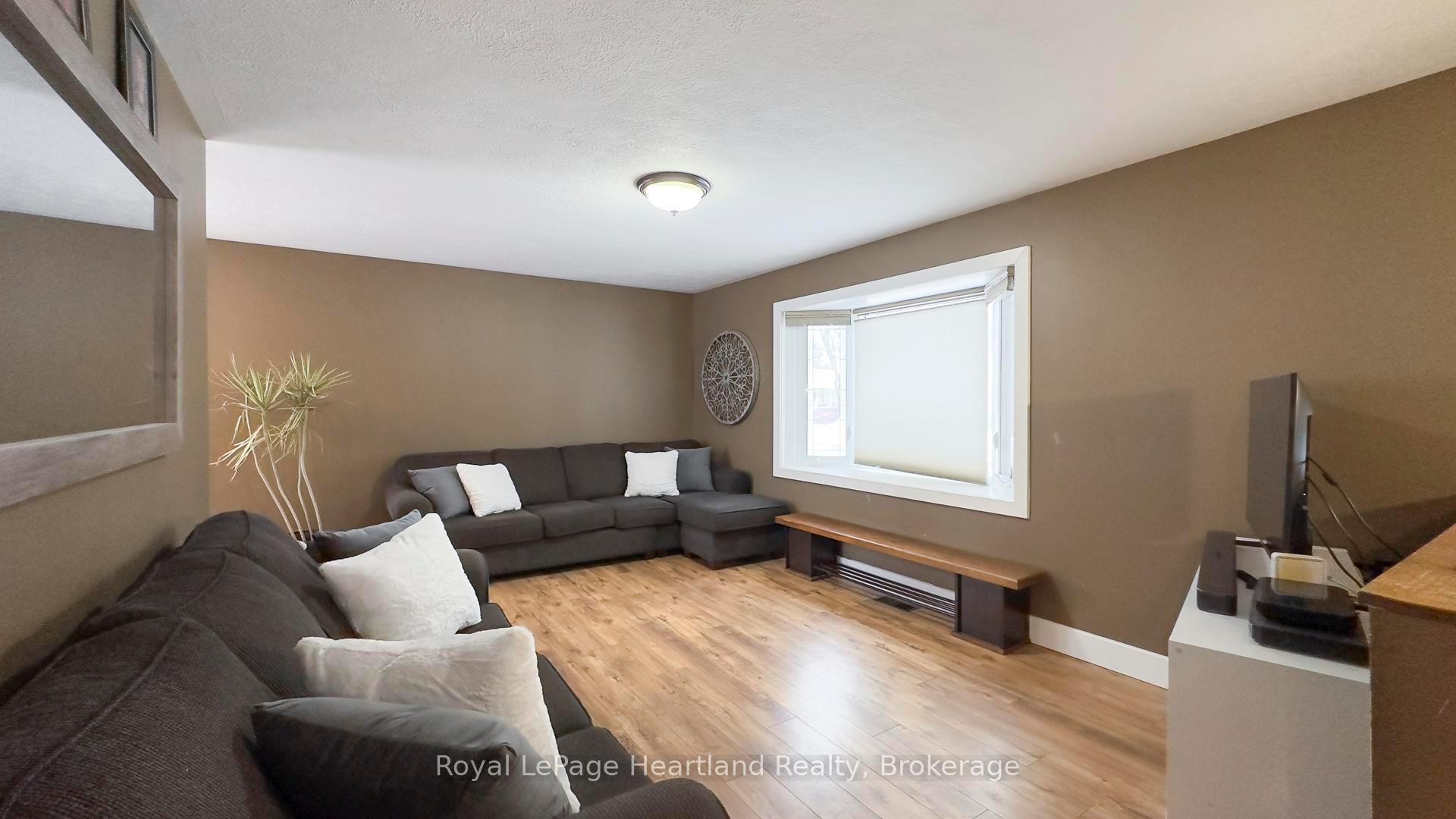 Photo 5 of 223 Bennett Street E, Goderich, Goderich (Town) — HOMEH