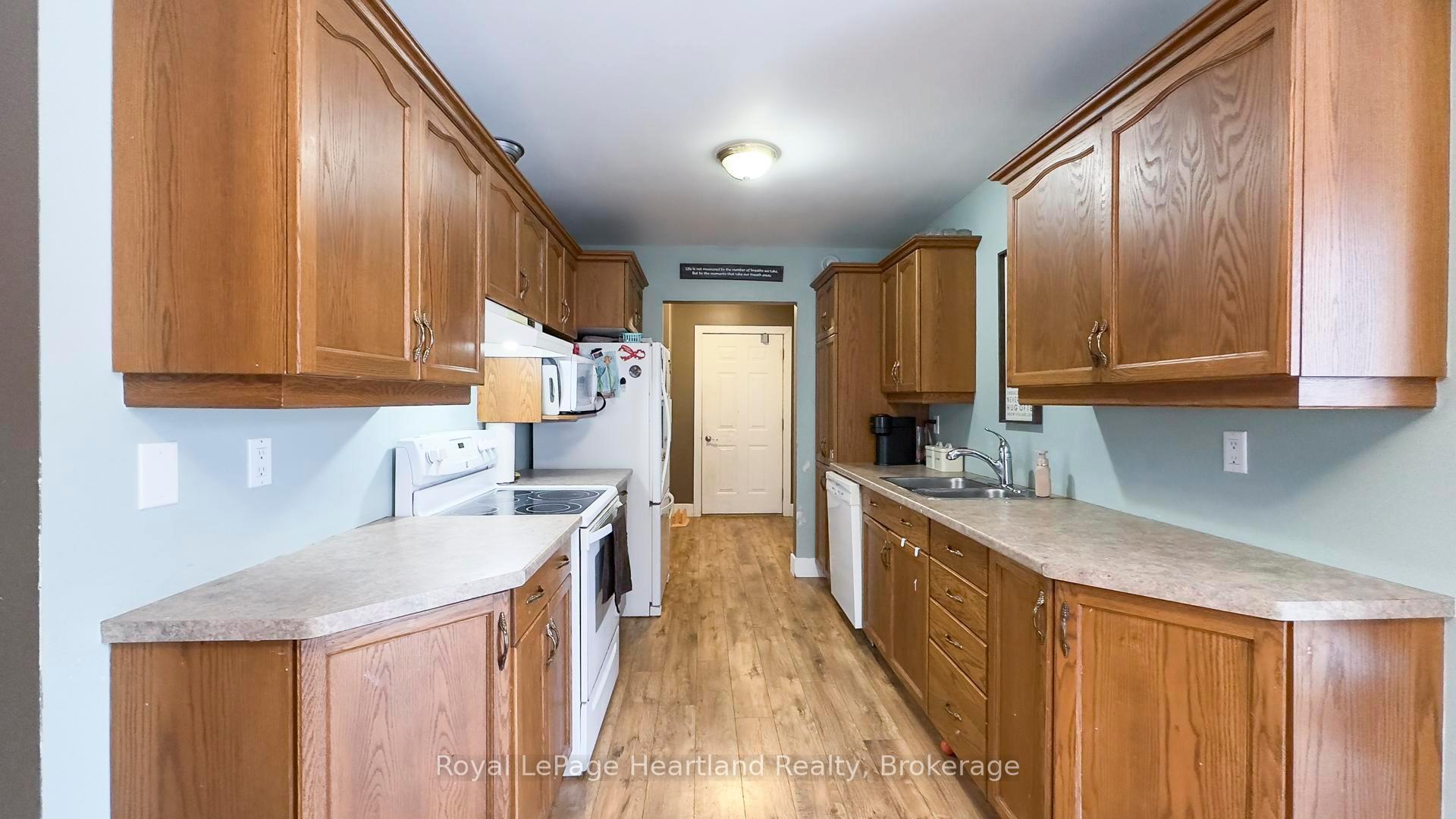 Photo 7 of 223 Bennett Street E, Goderich, Goderich (Town) — HOMEH