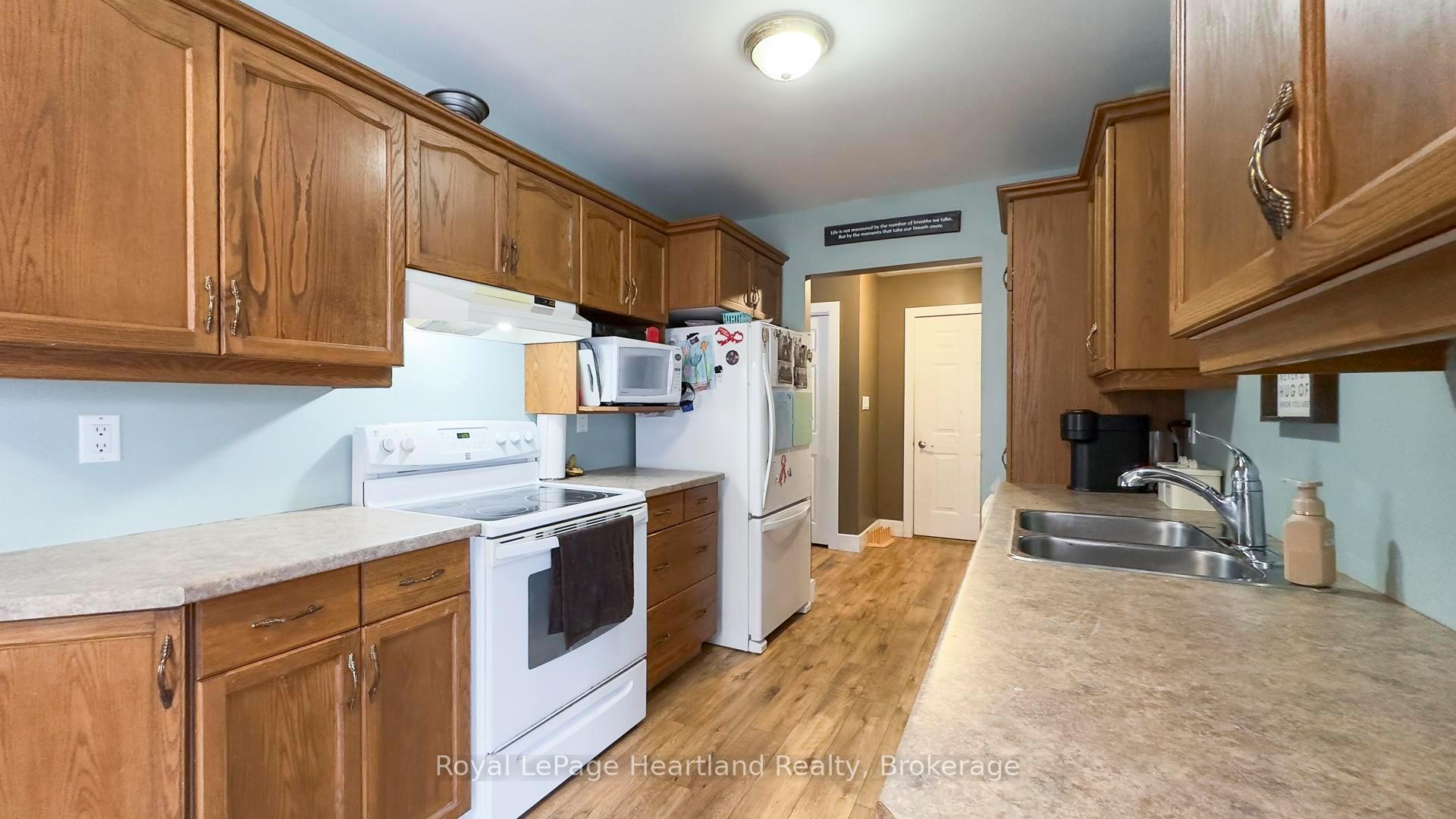 Photo 11 of 223 Bennett Street E, Goderich, Goderich (Town) — HOMEH