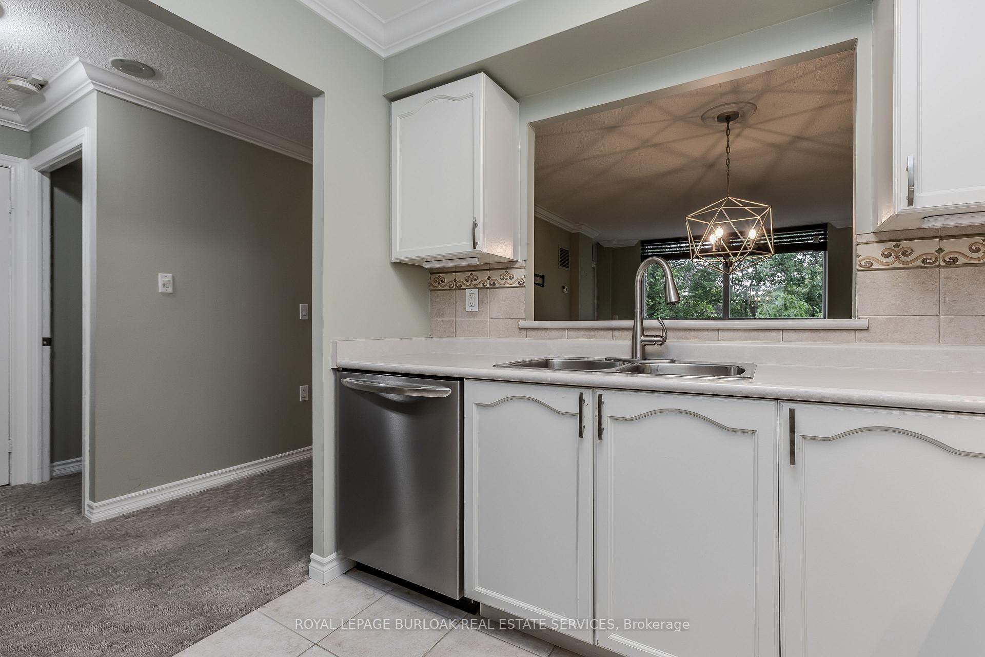 Photo 10 of Unit 2407, 100 Burloak Drive, Burlington, Appleby — HOMEH