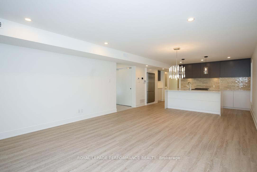 Photo 4 of Unit 4, 574 Byron Avenue, Ottawa, McKellar/Highland — HOMEH