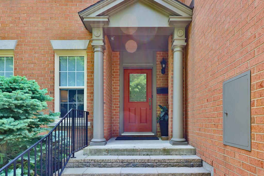 Photo 5 of Unit 4, 4211 Millcroft Park Drive, Burlington, Rose — HOMEH