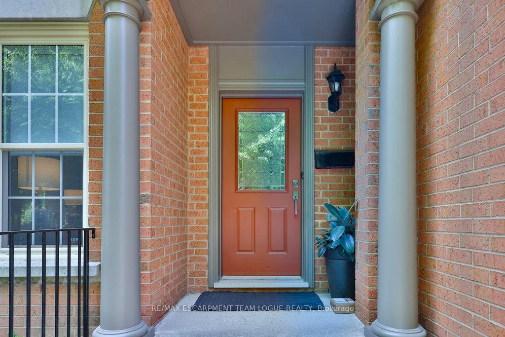 Photo 2 of Unit 4, 4211 Millcroft Park Drive, Burlington, Rose — HOMEH
