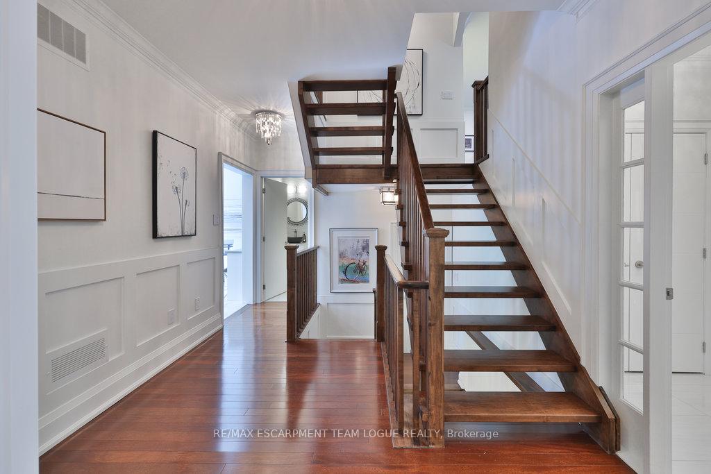 Photo 4 of Unit 4, 4211 Millcroft Park Drive, Burlington, Rose — HOMEH