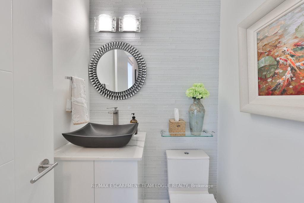 Photo 9 of Unit 4, 4211 Millcroft Park Drive, Burlington, Rose — HOMEH