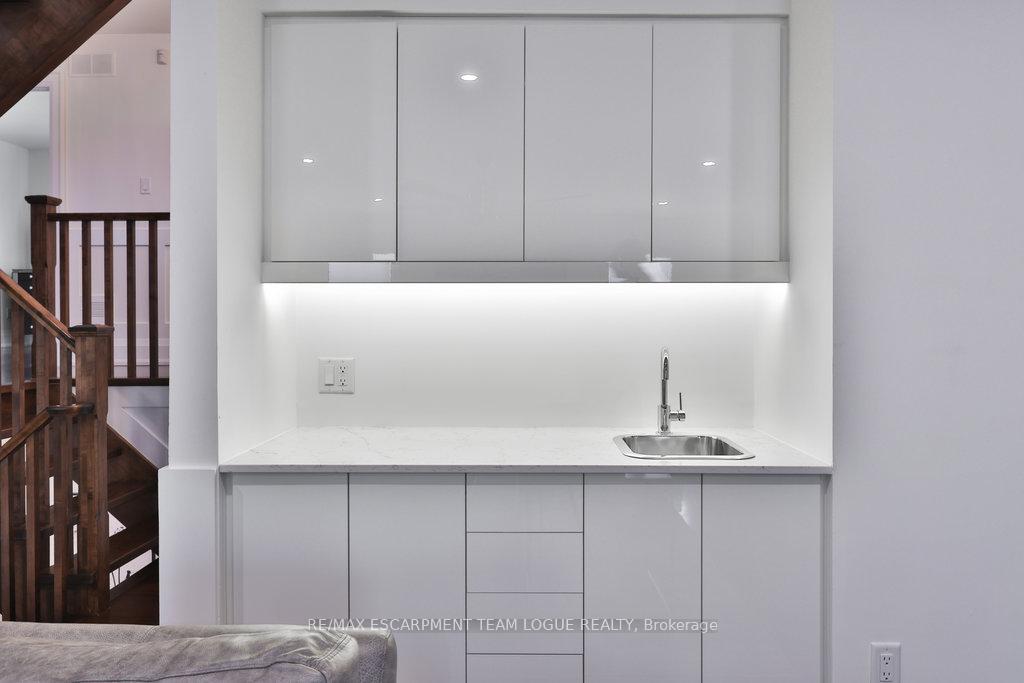 Photo 12 of Unit 4, 4211 Millcroft Park Drive, Burlington, Rose — HOMEH