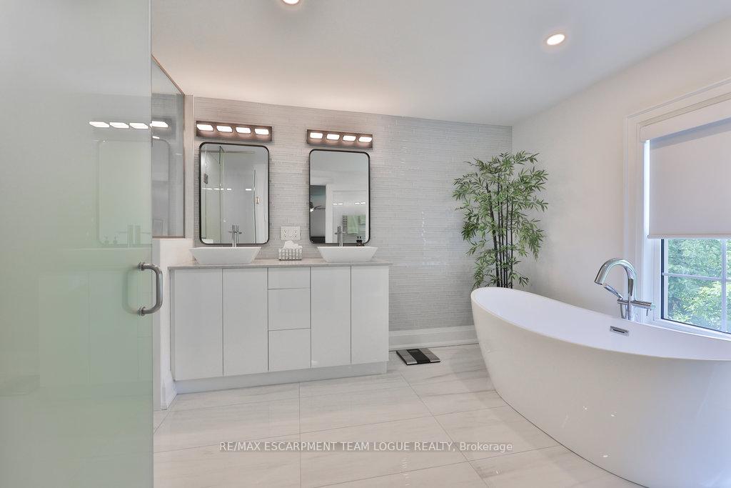 Photo 35 of Unit 4, 4211 Millcroft Park Drive, Burlington, Rose — HOMEH