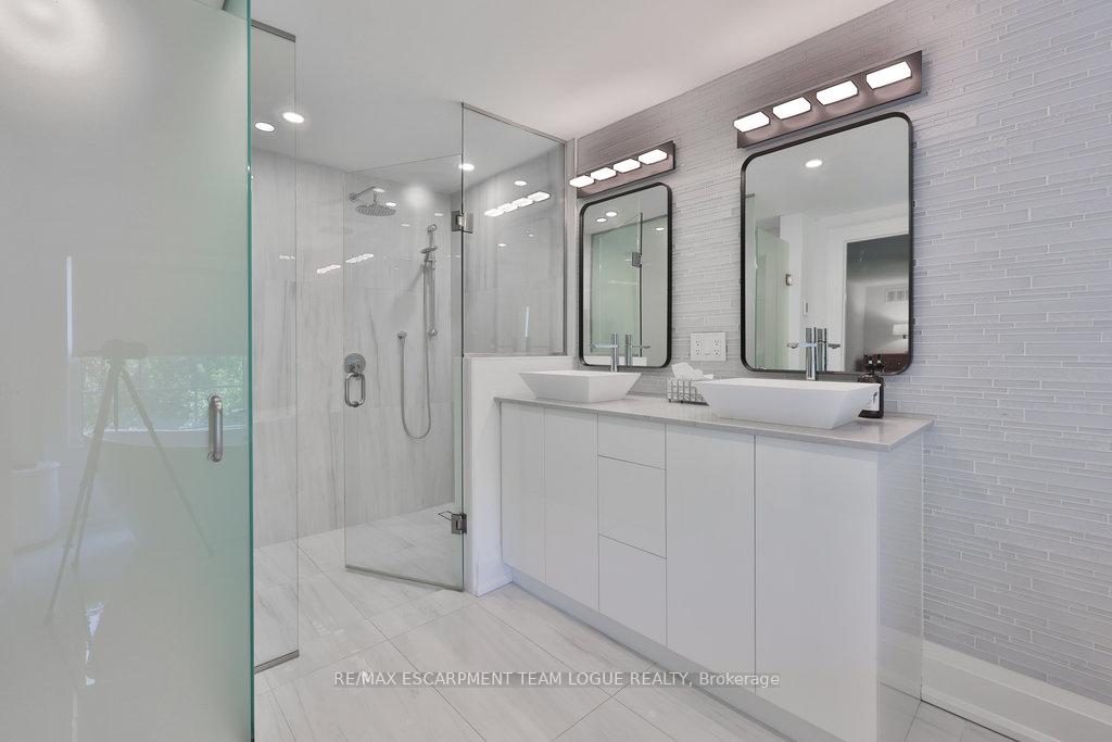 Photo 24 of Unit 4, 4211 Millcroft Park Drive, Burlington, Rose — HOMEH