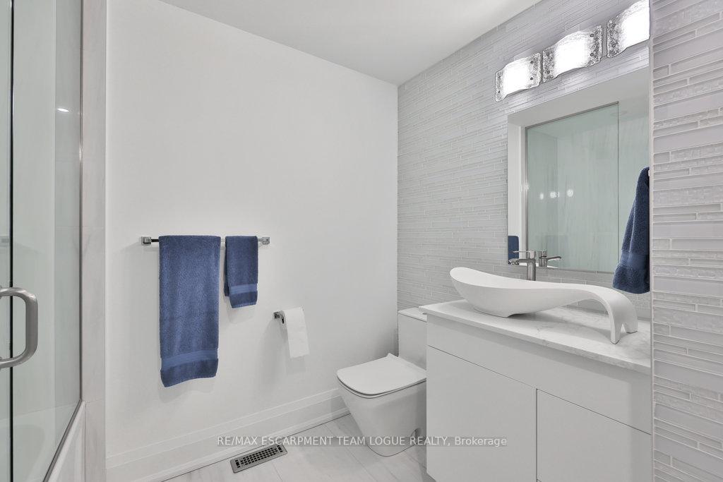 Photo 37 of Unit 4, 4211 Millcroft Park Drive, Burlington, Rose — HOMEH