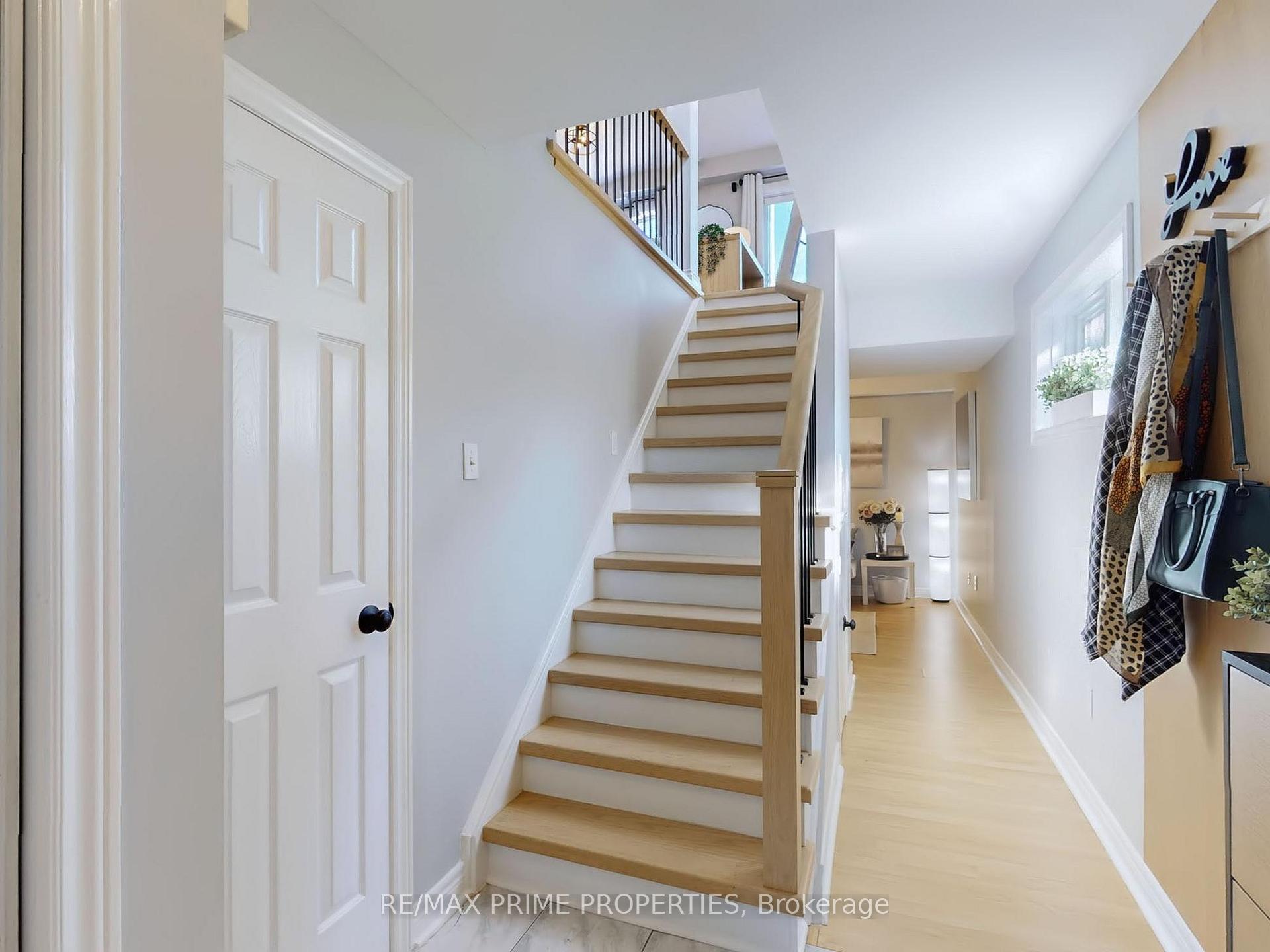 Photo 4 of 49 Marmill Way, Markham, Old Markham Village — HOMEH