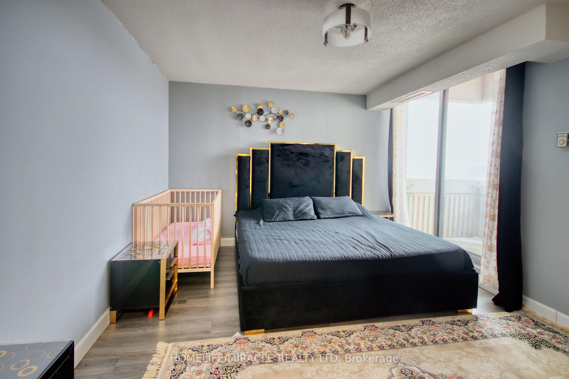 Photo 4 of Unit Ph2, 150 Neptune Drive, Toronto, Englemount-Lawrence — HOMEH
