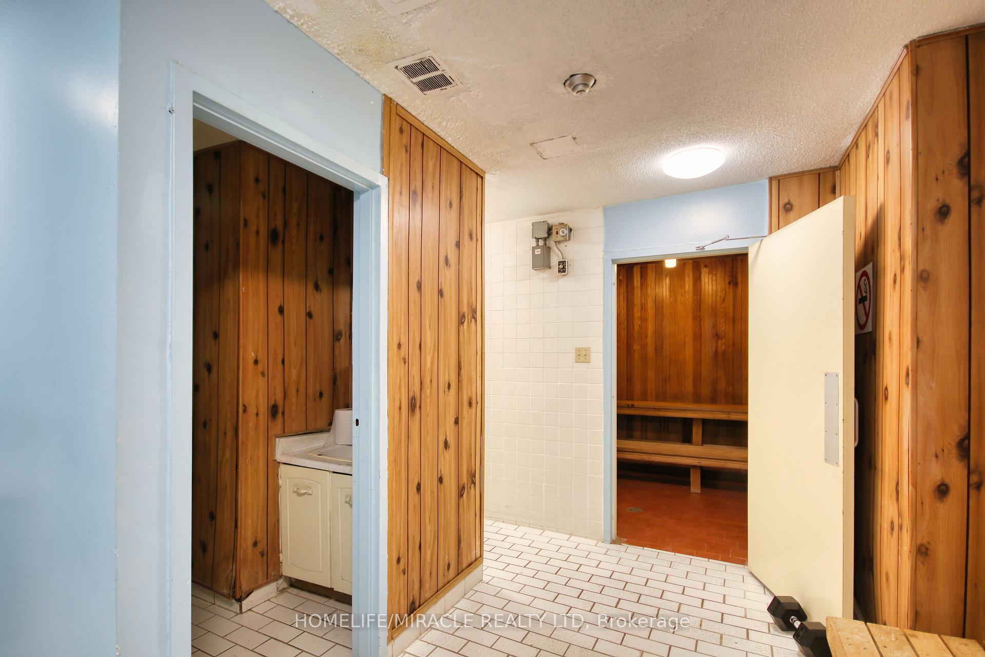 Photo 6 of Unit Ph2, 150 Neptune Drive, Toronto, Englemount-Lawrence — HOMEH