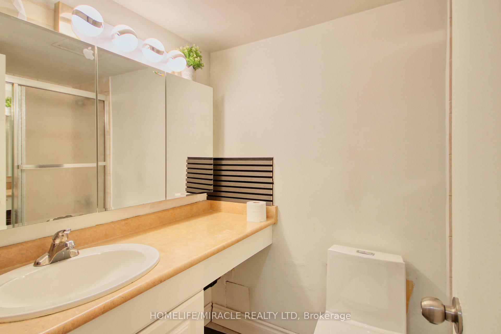 Photo 15 of Unit Ph2, 150 Neptune Drive, Toronto, Englemount-Lawrence — HOMEH