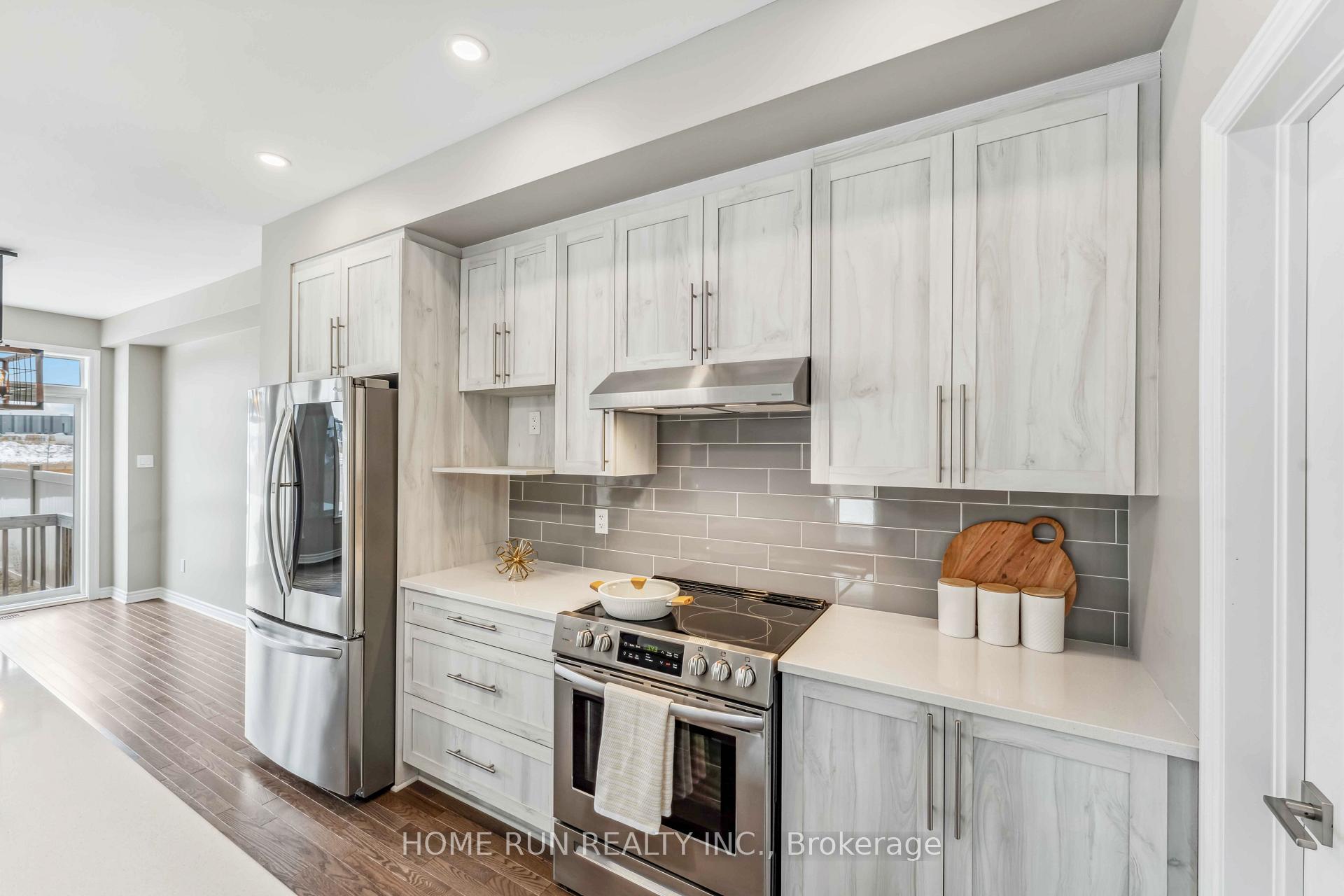 Photo 4 of 551 Sonmarg Crescent, Ottawa, Barrhaven - Half Moon Bay — HOMEH