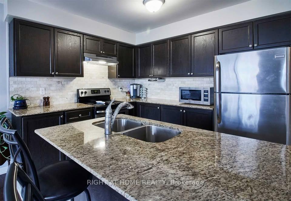 Photo 6 of 23 Farmstead Drive, Clarington, Bowmanville — HOMEH