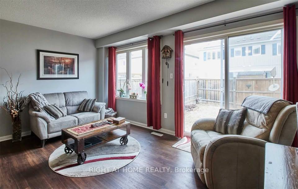 Photo 10 of 23 Farmstead Drive, Clarington, Bowmanville — HOMEH