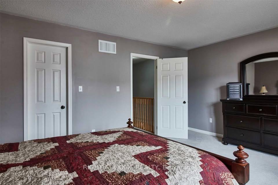 Photo 12 of 23 Farmstead Drive, Clarington, Bowmanville — HOMEH