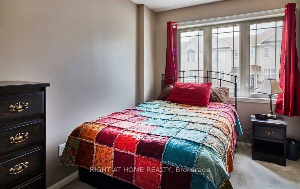 Photo 13 of 23 Farmstead Drive, Clarington, Bowmanville — HOMEH