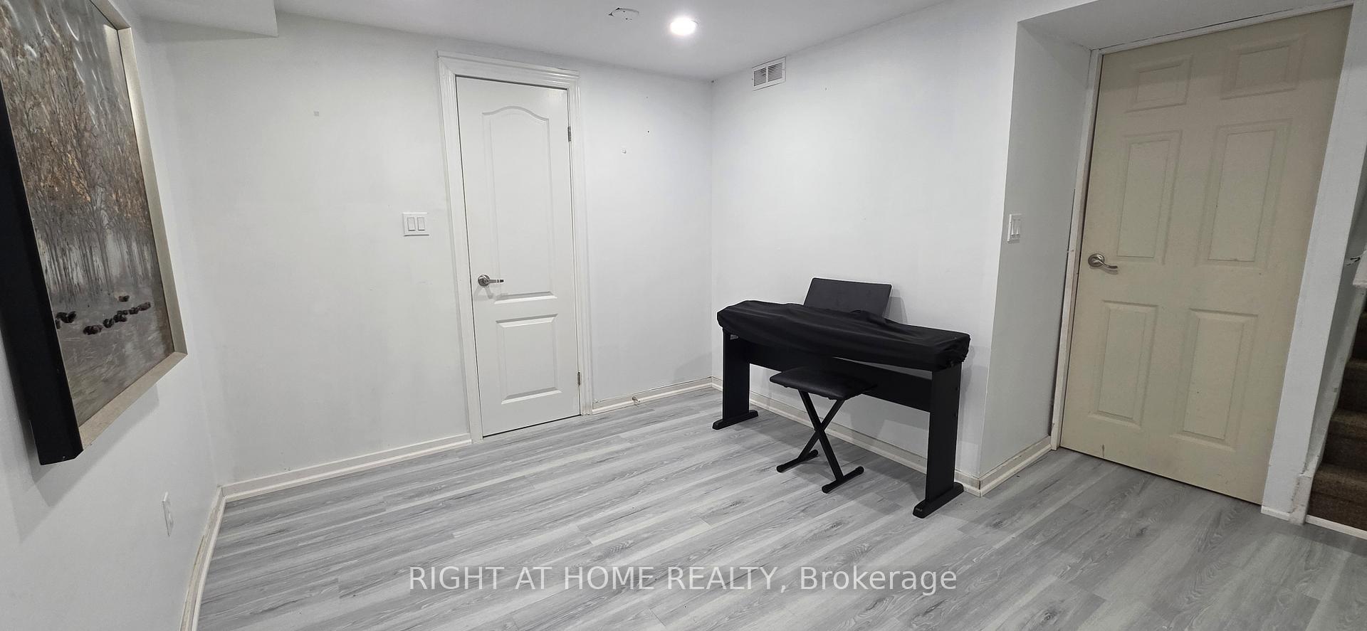 Photo 16 of 23 Farmstead Drive, Clarington, Bowmanville — HOMEH