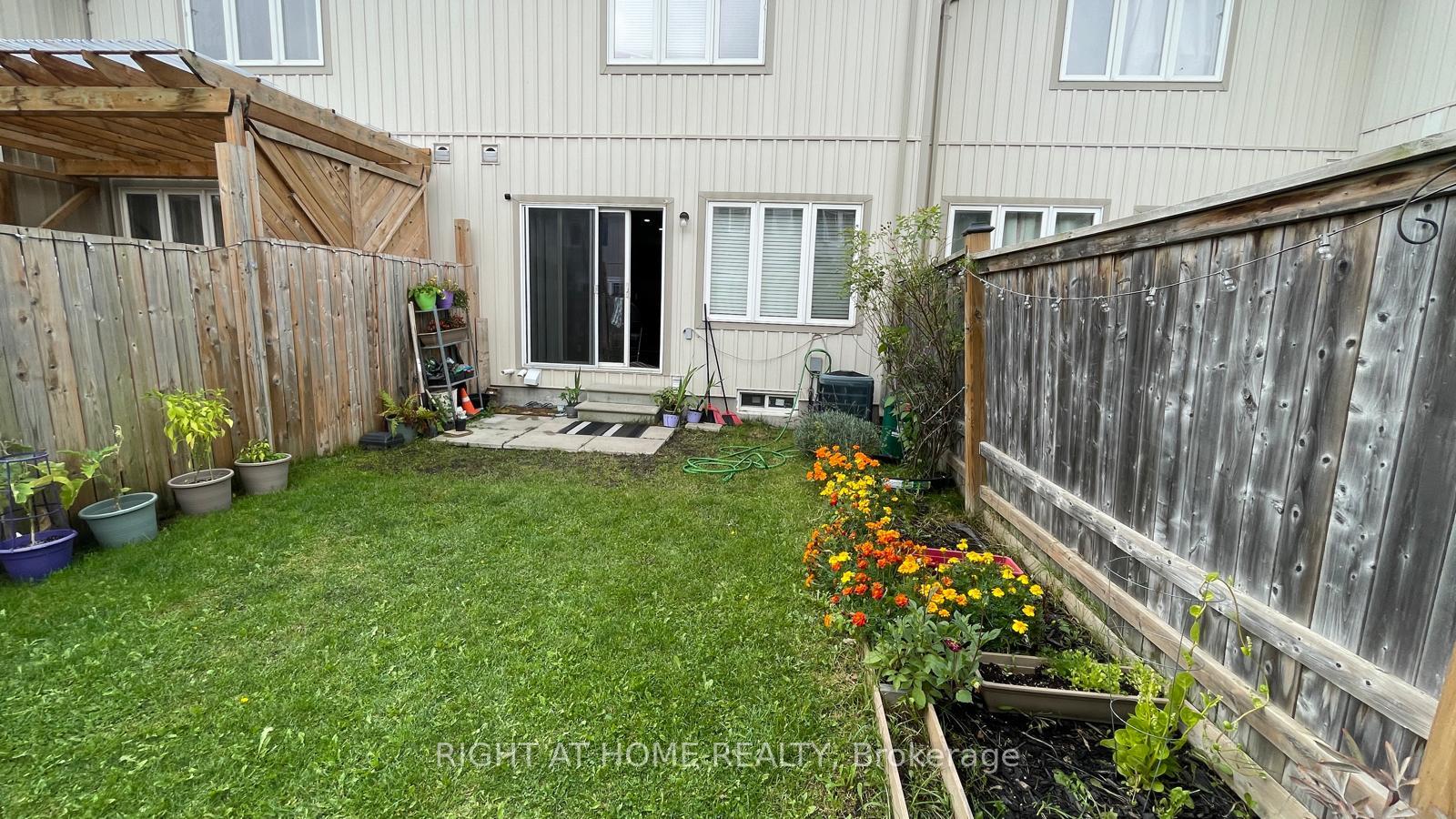 Photo 18 of 23 Farmstead Drive, Clarington, Bowmanville — HOMEH