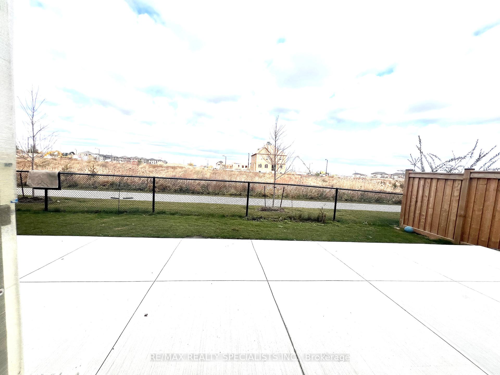 Photo 35 of Unit Upper, 46 Tiger Crescent, Brampton, Sandringham-Wellington North — HOMEH