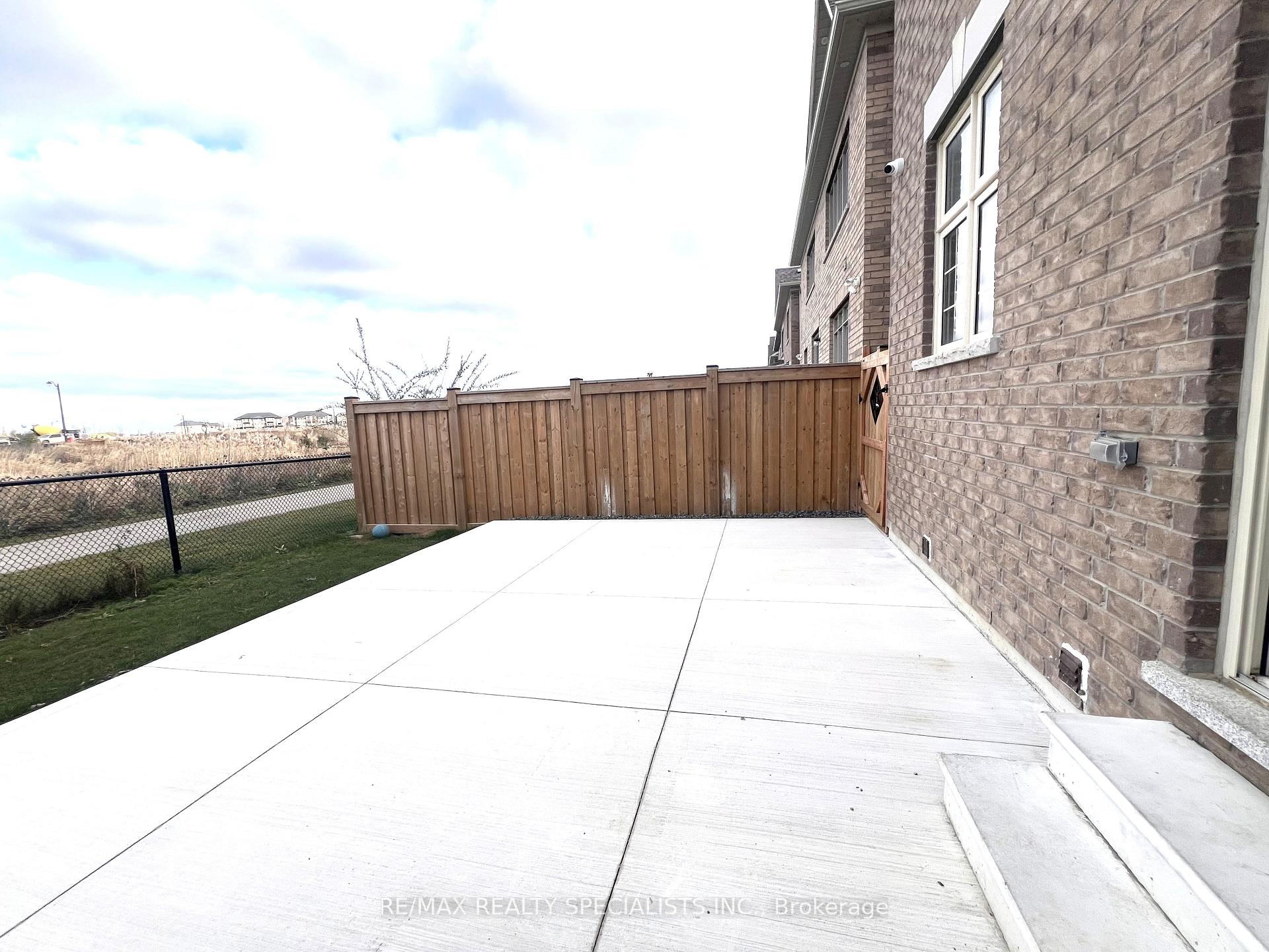 Photo 36 of Unit Upper, 46 Tiger Crescent, Brampton, Sandringham-Wellington North — HOMEH