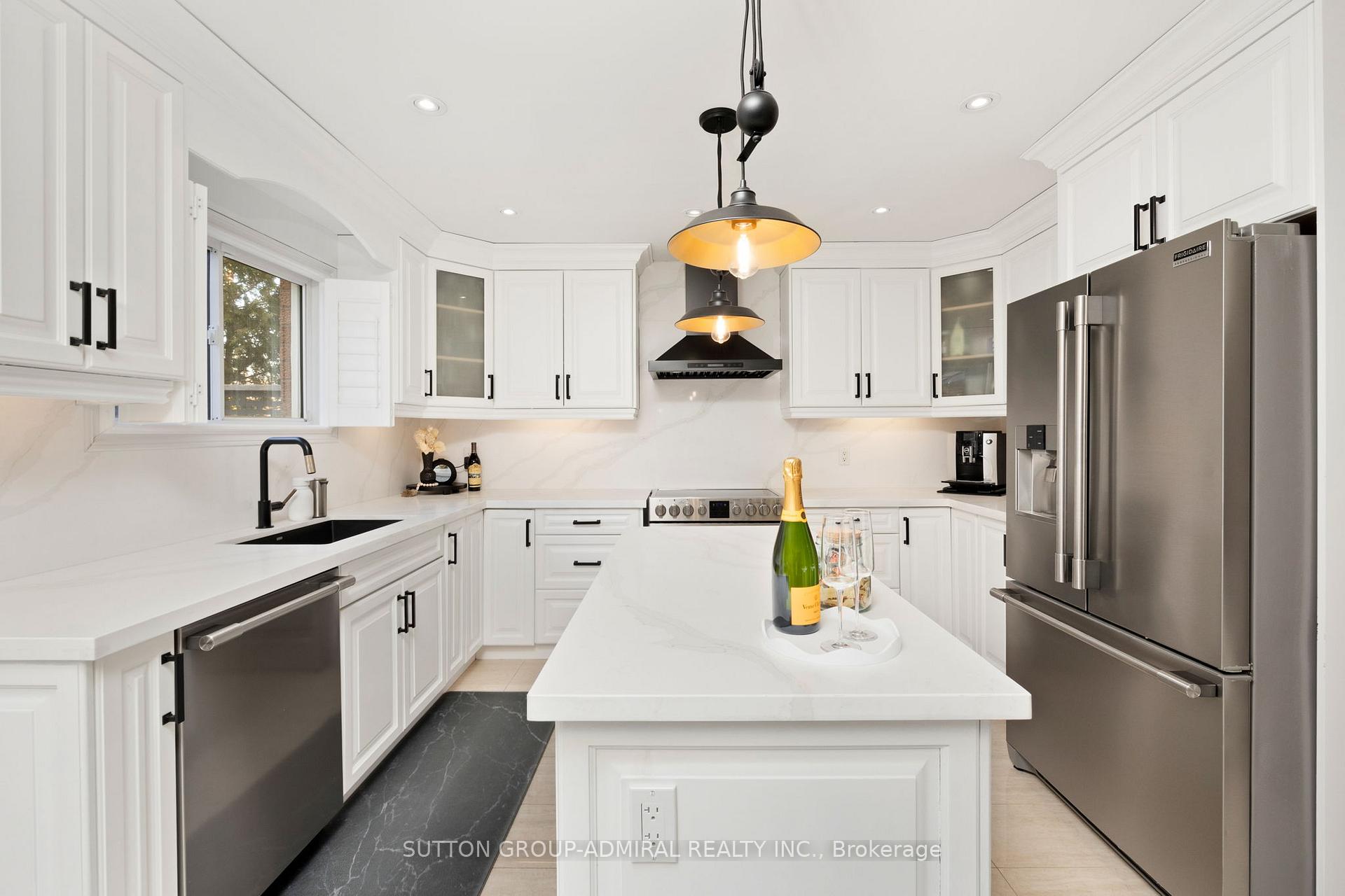 Photo 7 of 27 Brookeview Drive, Aurora, Aurora Highlands — HOMEH