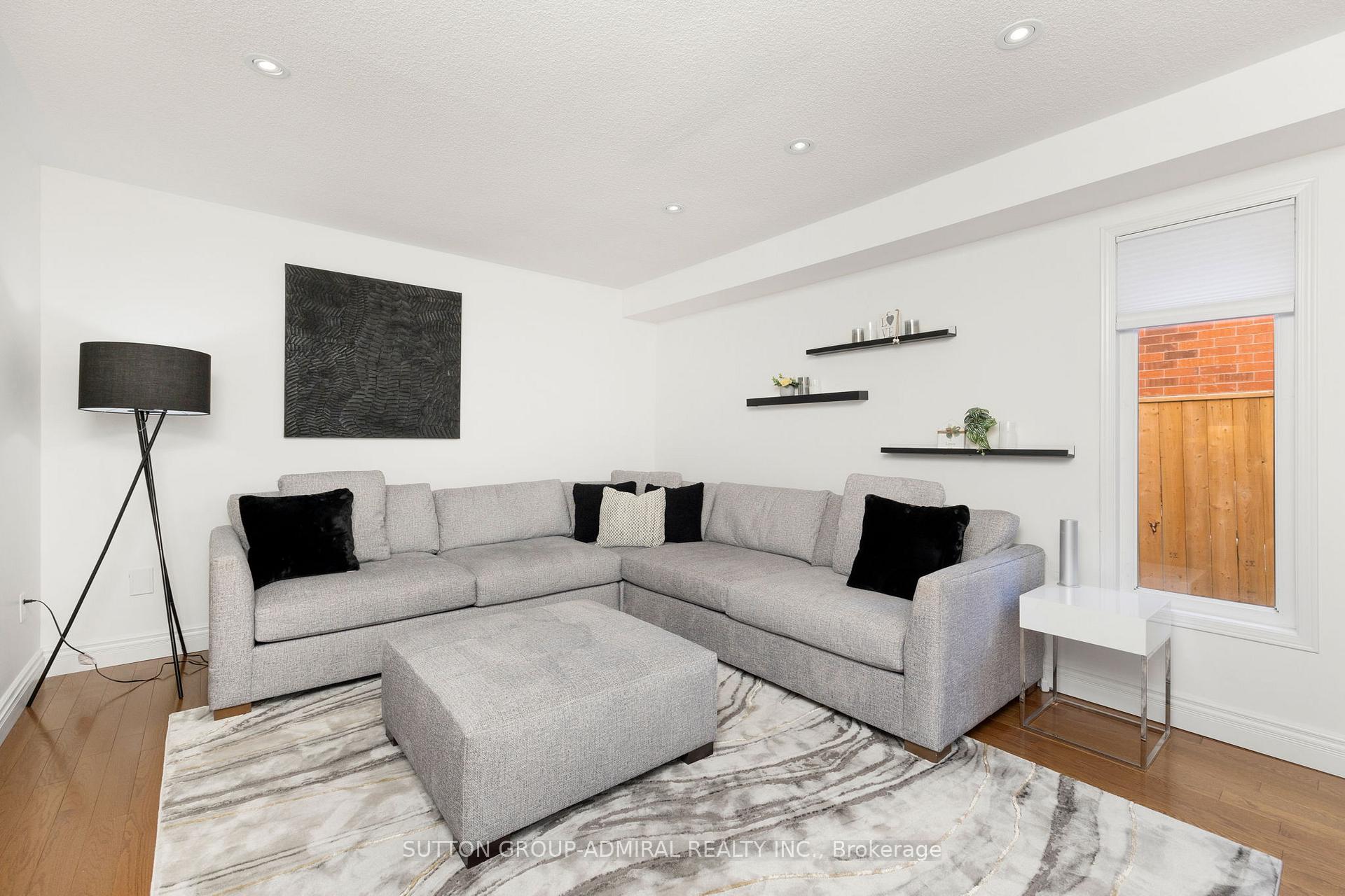 Photo 12 of 27 Brookeview Drive, Aurora, Aurora Highlands — HOMEH