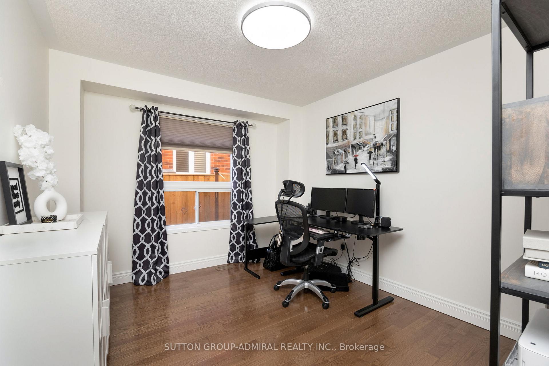 Photo 13 of 27 Brookeview Drive, Aurora, Aurora Highlands — HOMEH