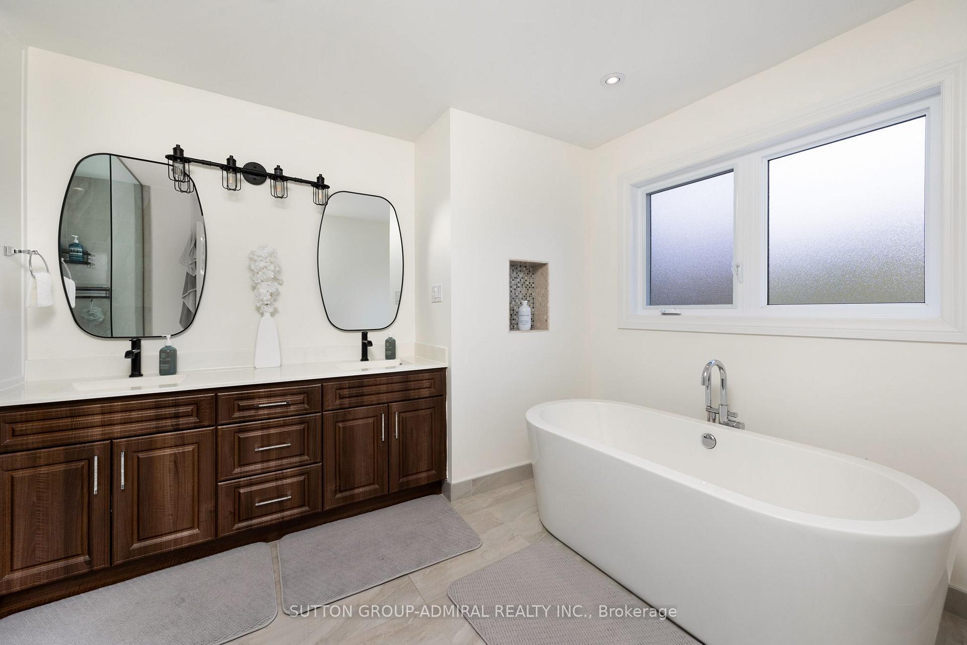 Photo 23 of 27 Brookeview Drive, Aurora, Aurora Highlands — HOMEH