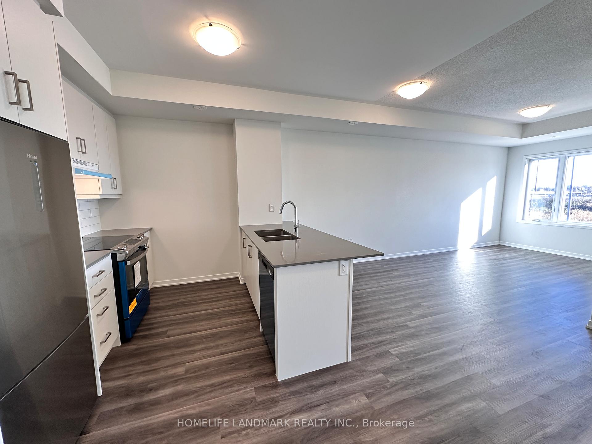 Photo 4 of Unit 91, 39 Honeycrisp Crescent, Vaughan, Vaughan Corporate Centre — HOMEH
