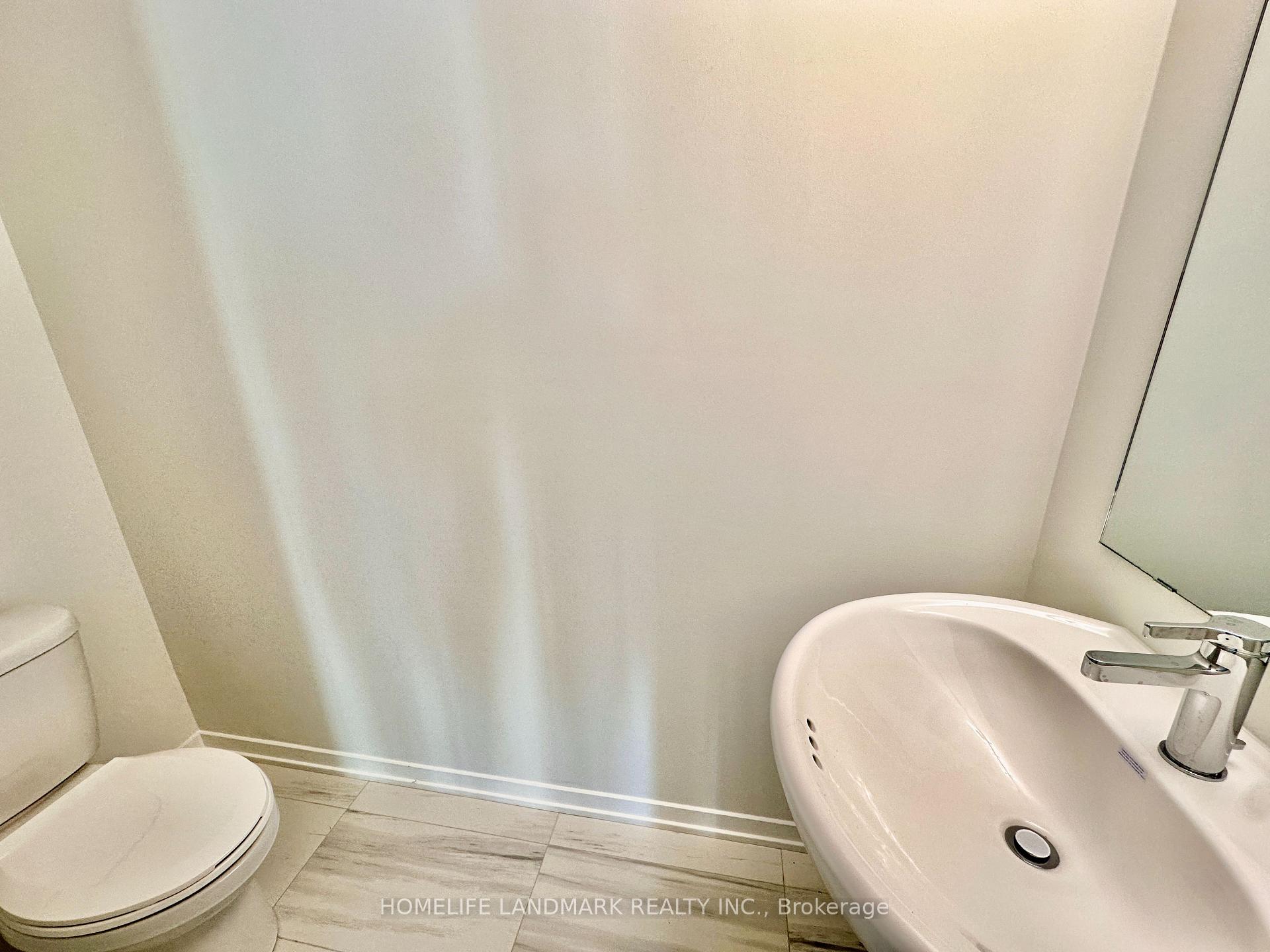 Photo 9 of Unit 91, 39 Honeycrisp Crescent, Vaughan, Vaughan Corporate Centre — HOMEH